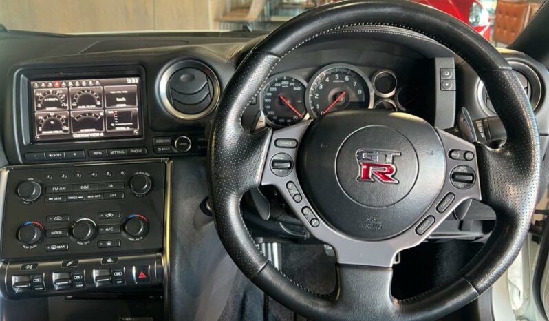 
								2010 Nissan GT-R Black Edition full									