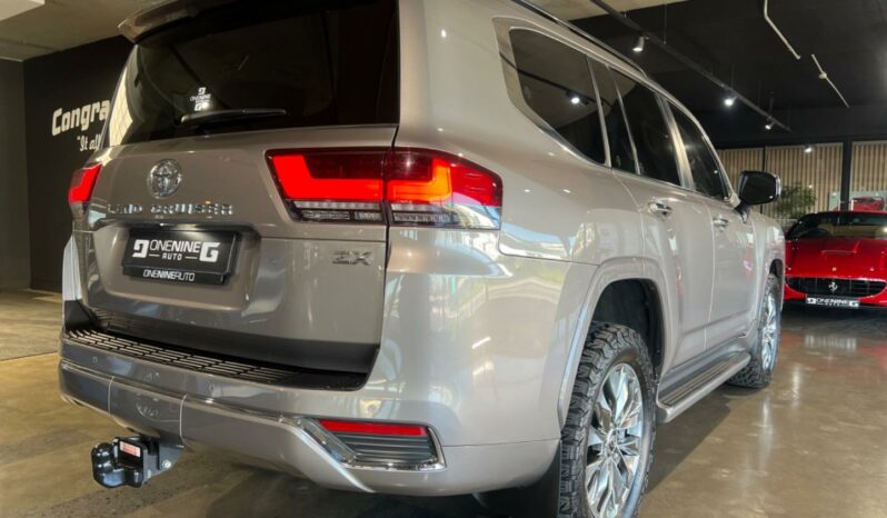 
								2022 Toyota Land Cruiser 300 3.3D ZX full									