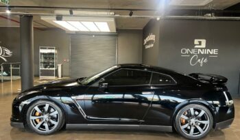 
									2010 Nissan GT-R Black Edition full								