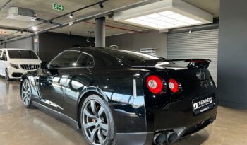 
									2010 Nissan GT-R Black Edition full								