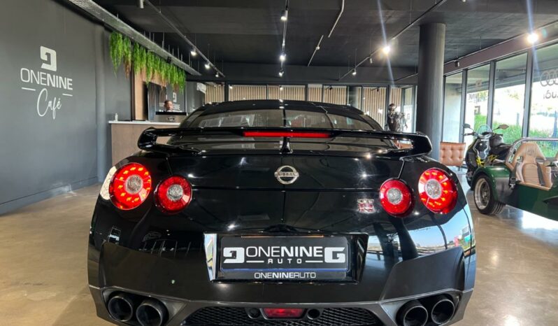 
								2010 Nissan GT-R Black Edition full									