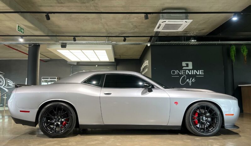 
								2015 Dodge Challenger SRT Supercharged Hemi full									