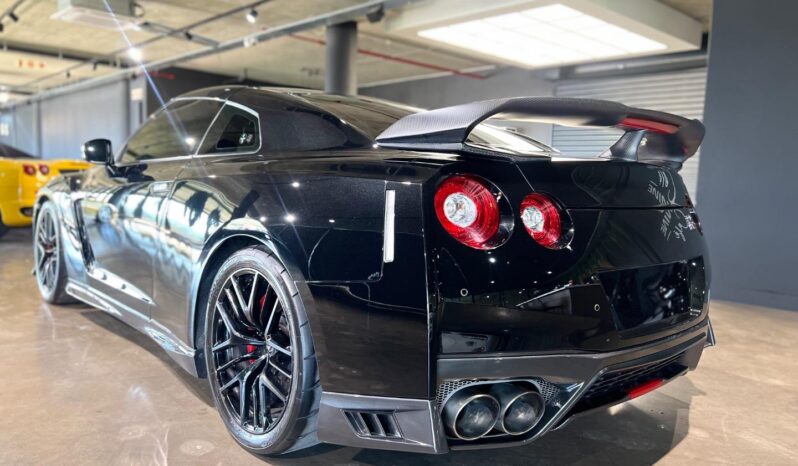 
								2019 Nissan GT-R Black Edition full									