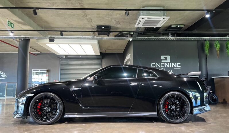 
								2019 Nissan GT-R Black Edition full									