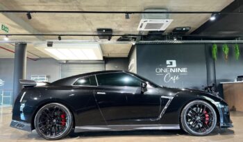 
									2019 Nissan GT-R Black Edition full								