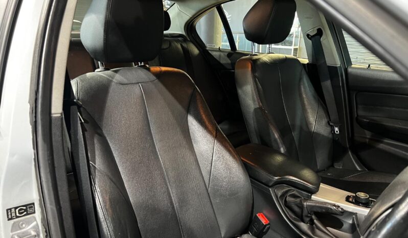 
								2015 BMW 3 Series 320i auto full									