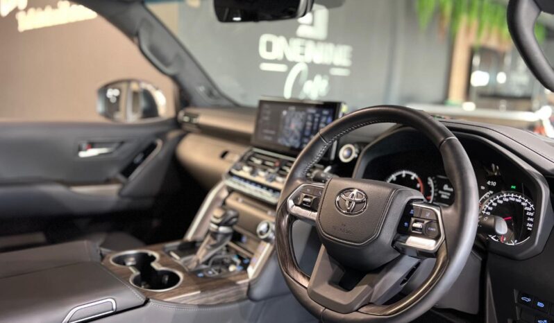
								2024 Toyota Land Cruiser 300 3.3D ZX full									