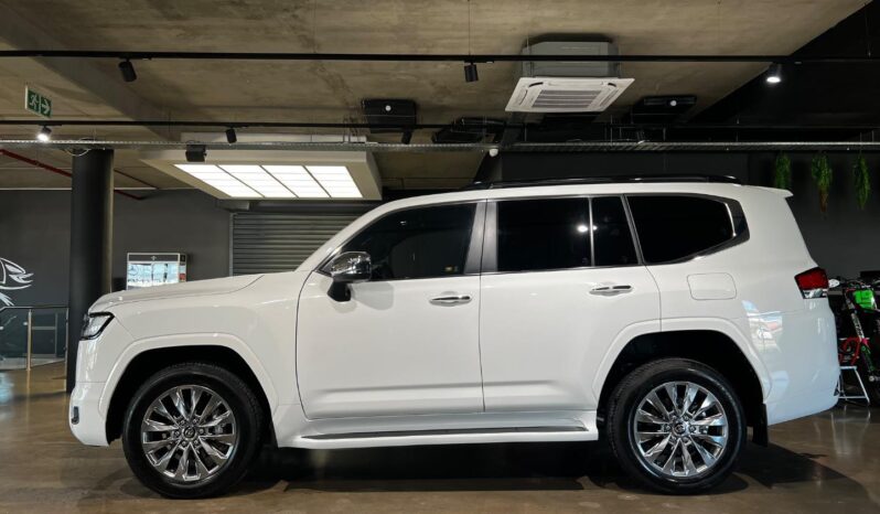 
								2024 Toyota Land Cruiser 300 3.3D ZX full									