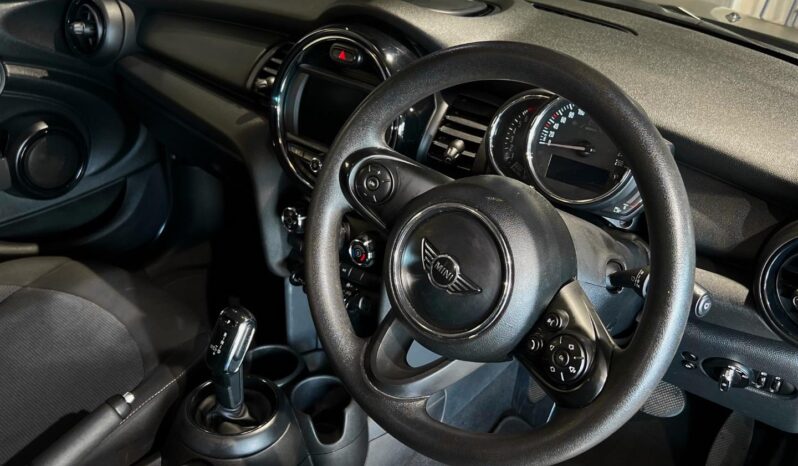 
								2019 MINI Hatch One Hatch 5-Door Auto full									
