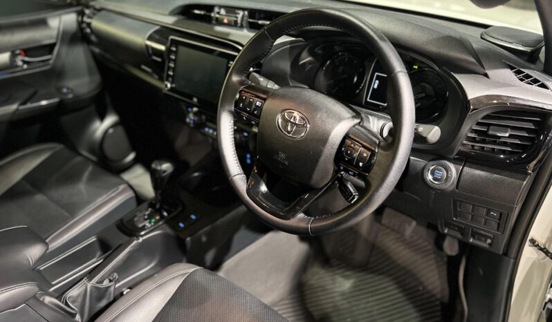 
								2023 Toyota Hilux 2.8GD-6 Double Cab Legend Auto full									