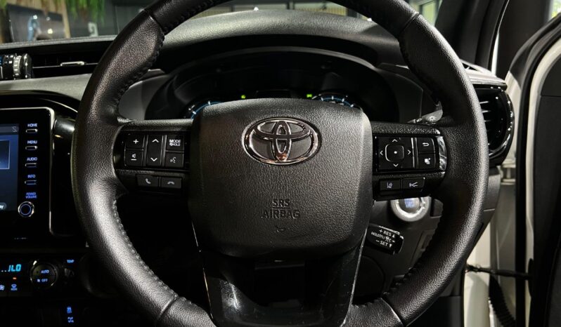 
								2023 Toyota Hilux 2.8GD-6 Double Cab Legend Auto full									
