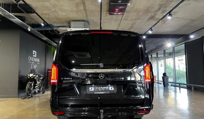 
								2022 Mercedes-Benz V-Class V300d Exclusive AMG Line full									