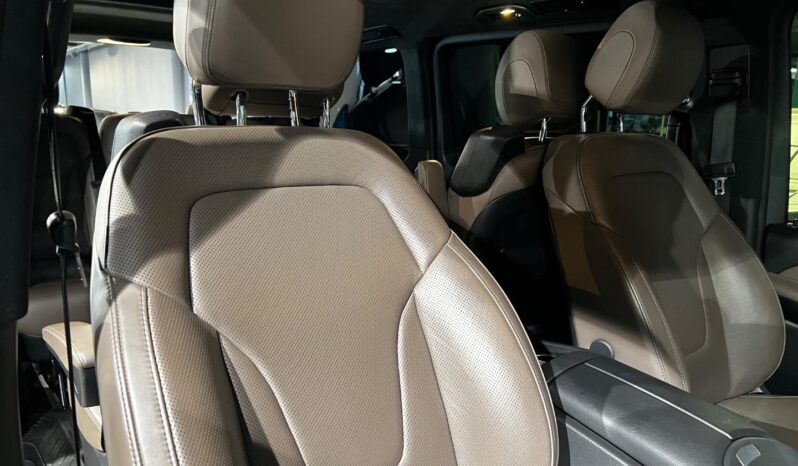 
								2022 Mercedes-Benz V-Class V300d Exclusive AMG Line full									