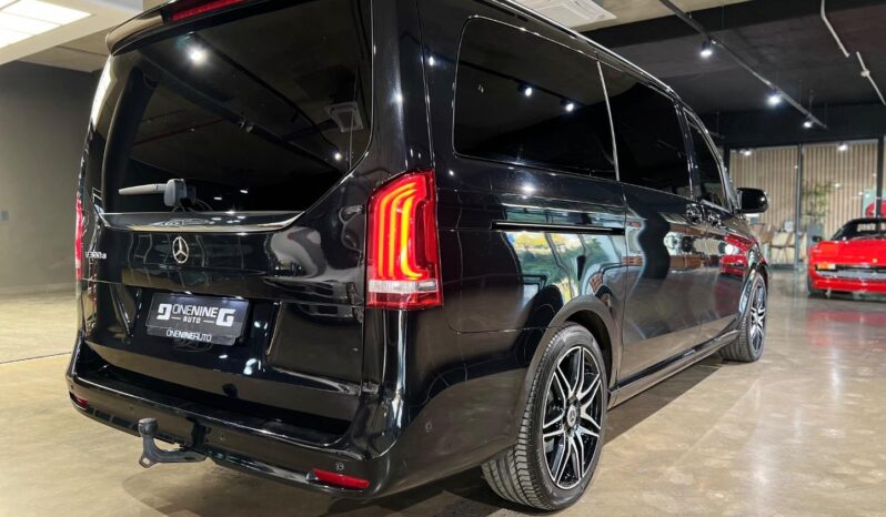 
								2022 Mercedes-Benz V-Class V300d Exclusive AMG Line full									