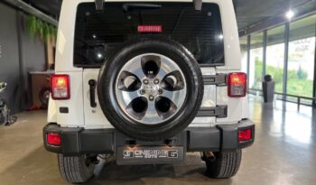 
									2013 Jeep Wrangler Unlimited 3.6L Sahara full								