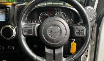 
									2013 Jeep Wrangler Unlimited 3.6L Sahara full								