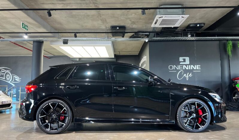 
								2022 Audi RS3 Sportback Quattro full									
