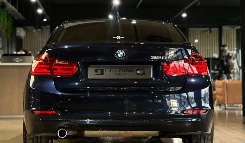 2013 BMW 3 Series 320i Luxury Auto full