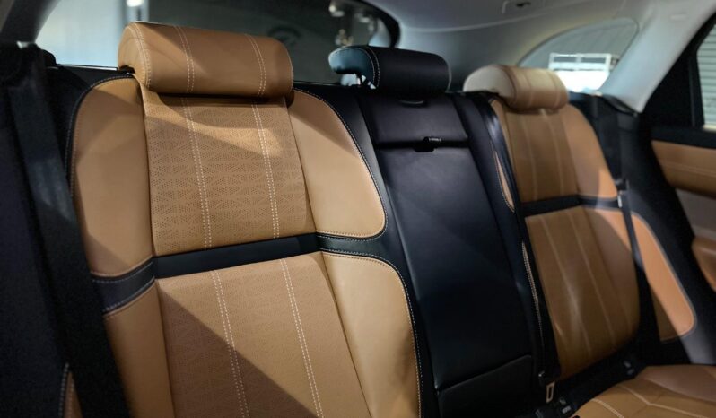 
								2017 Land Rover Range Rover Velar D240 SE full									