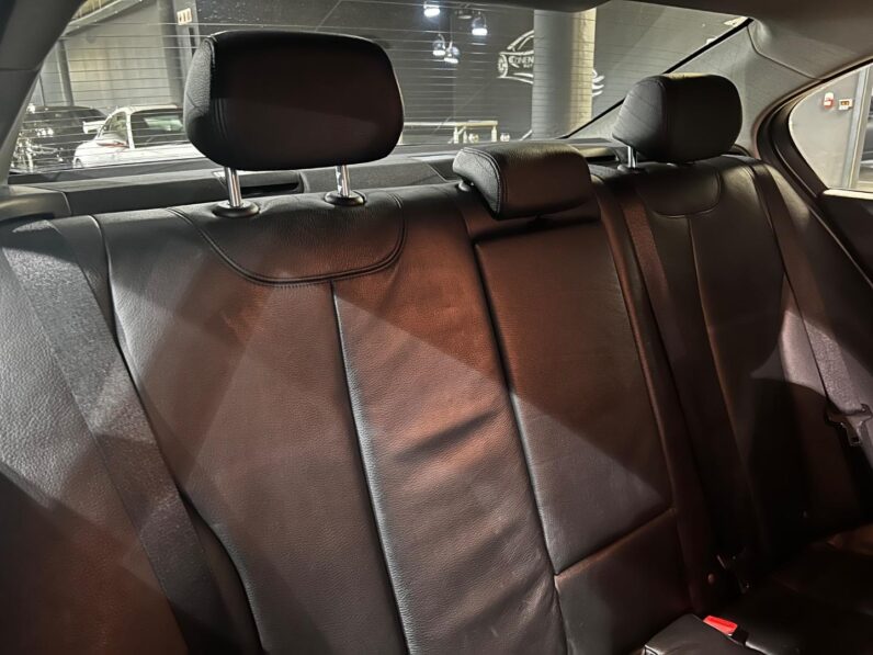 
								2013 BMW 3 Series 320i Luxury Auto full									