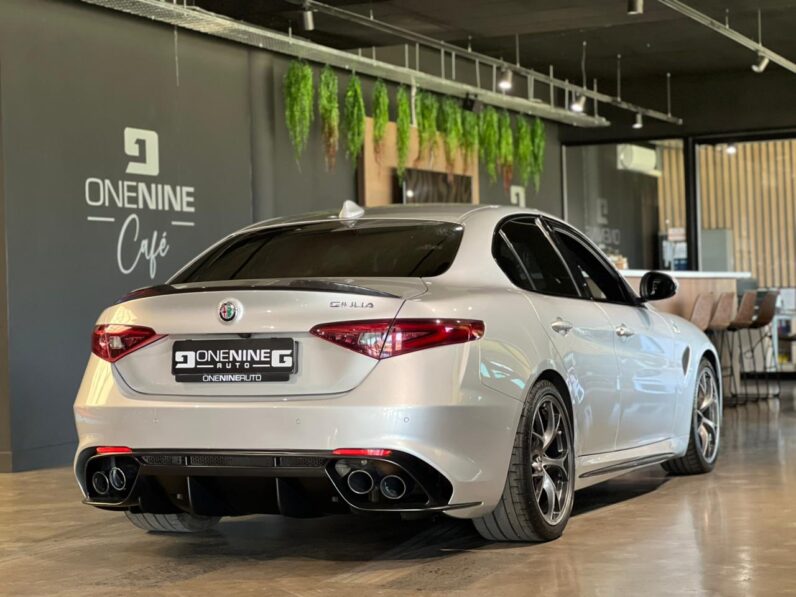 2017 Alfa Romeo Giulia Quadrifoglio full