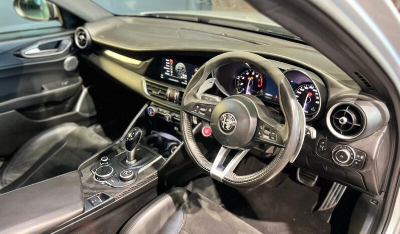 2017 Alfa Romeo Giulia Quadrifoglio full