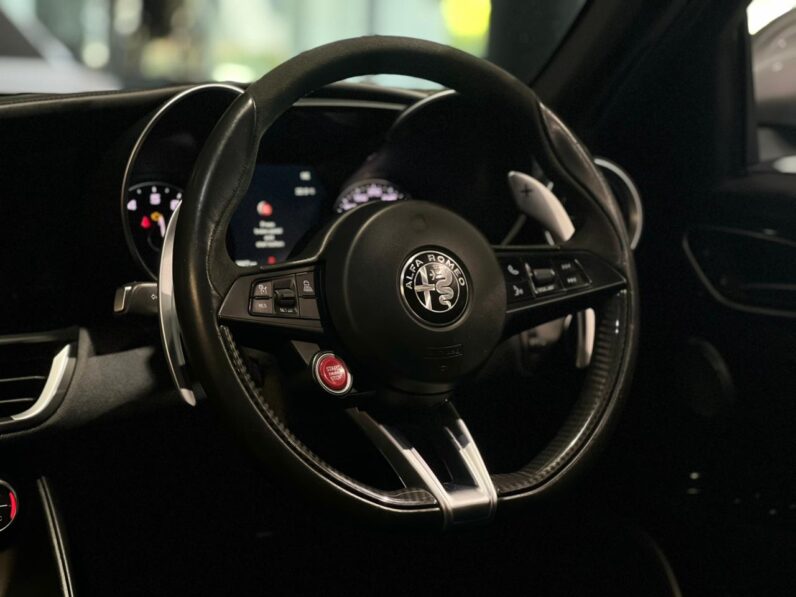 2017 Alfa Romeo Giulia Quadrifoglio full