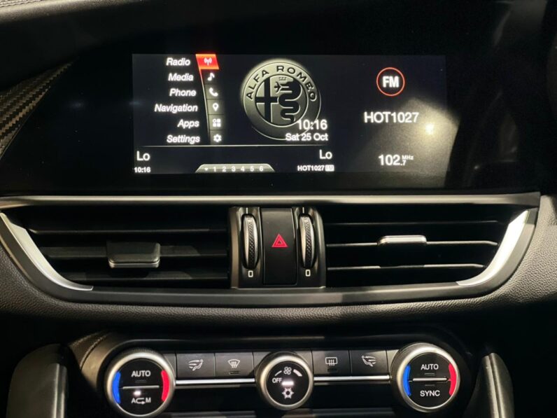 2017 Alfa Romeo Giulia Quadrifoglio full