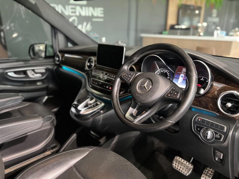 
								2020 Mercedes-Benz V-Class V220d full									