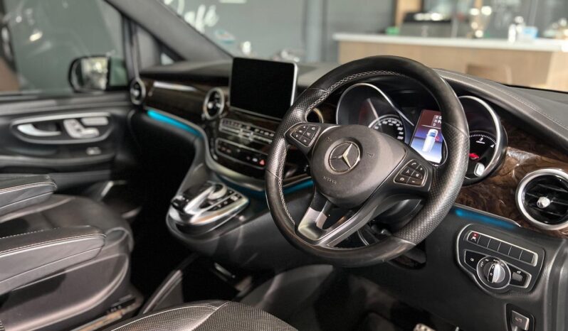 
								2020 Mercedes-Benz V-Class V220d full									