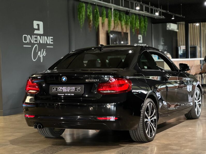 
								2020 BMW 2 Series 220i Coupe Sport Line Shadow Edition full									