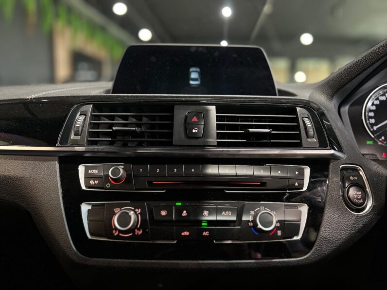 
								2020 BMW 2 Series 220i Coupe Sport Line Shadow Edition full									