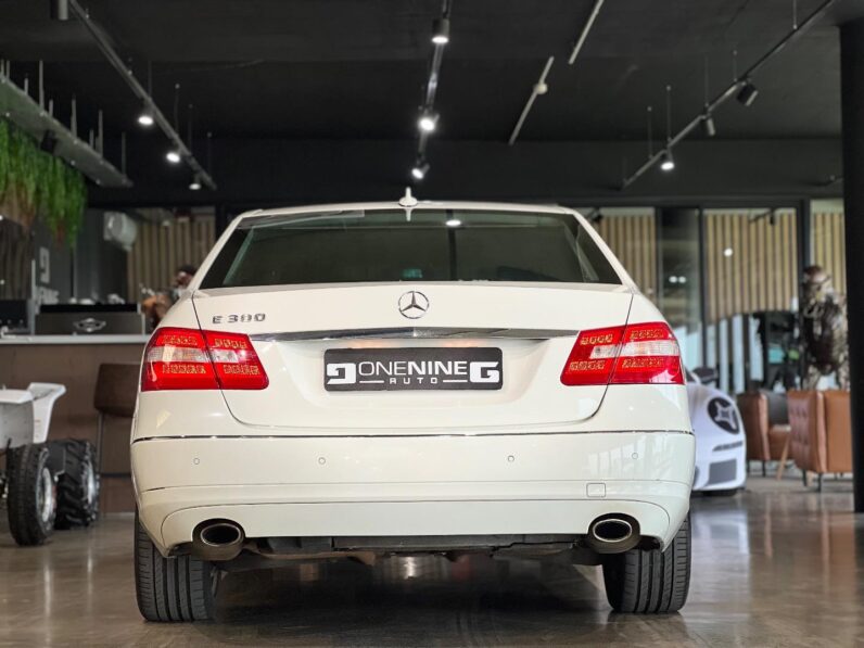 
								2010 Mercedes-Benz E-Class E300 Avantgarde full									