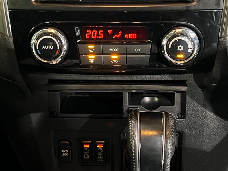 
								2020 Mitsubishi Pajero 3-Door 3.2DI-D GLS full									