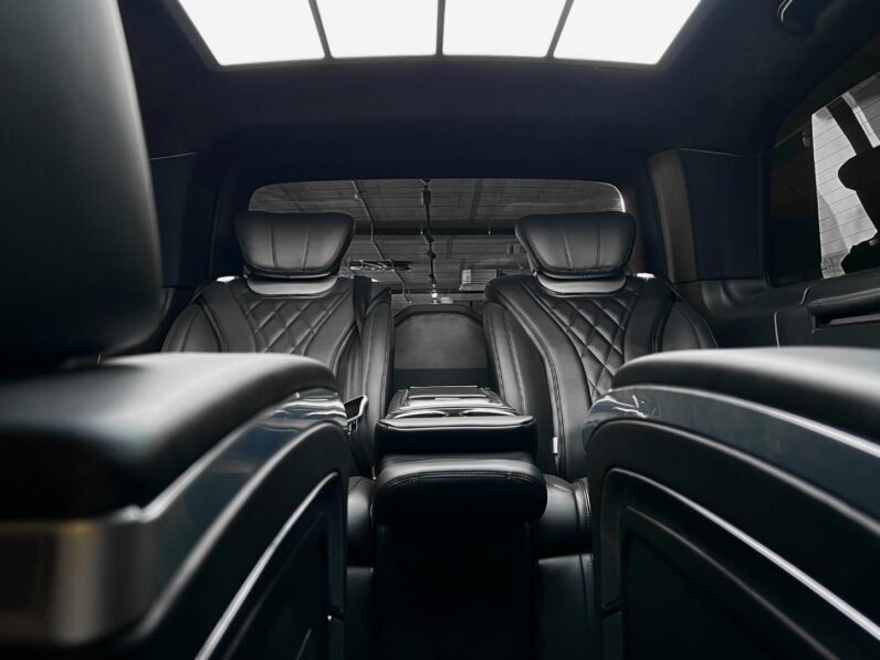 
								2020 Mercedes-Benz V-Class V300d Avantgarde AMG Line full									