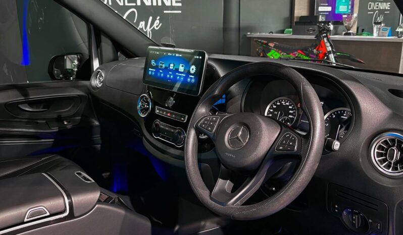 
								2020 Mercedes-Benz V-Class V300d Avantgarde AMG Line full									