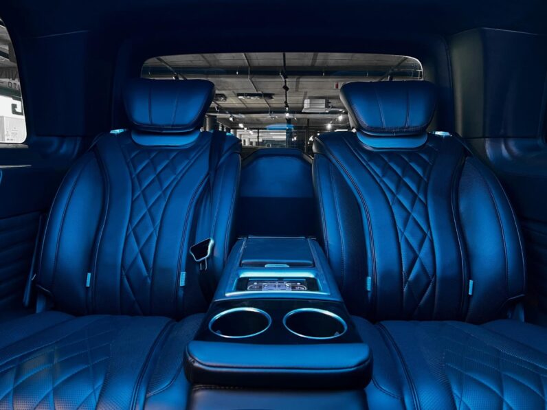 
								2020 Mercedes-Benz V-Class V300d Avantgarde AMG Line full									