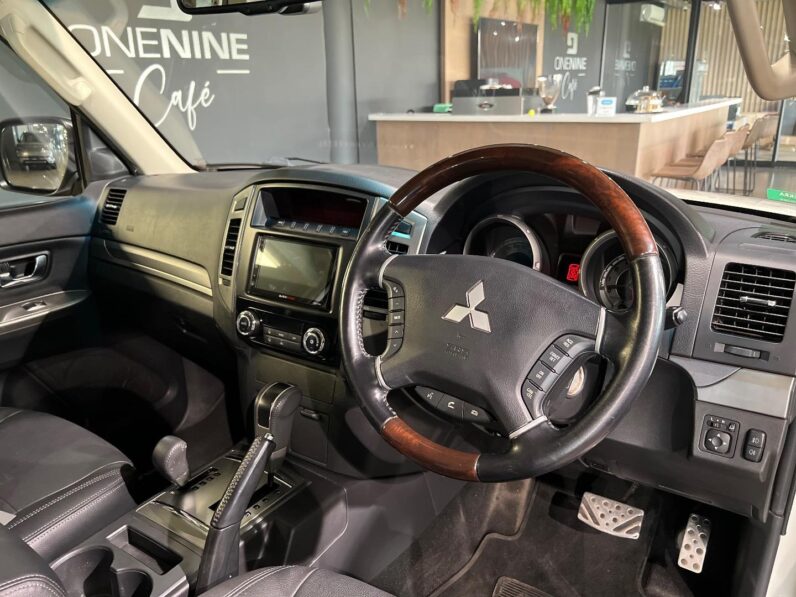 
								2020 Mitsubishi Pajero 3-Door 3.2DI-D GLS full									