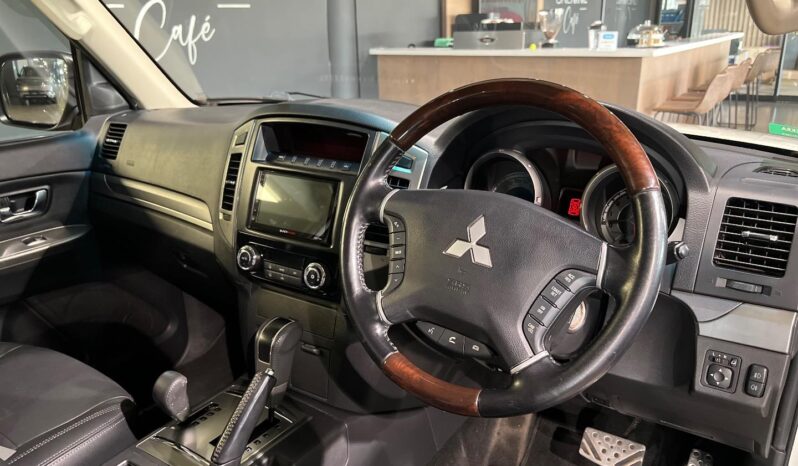 
								2020 Mitsubishi Pajero 3-Door 3.2DI-D GLS full									