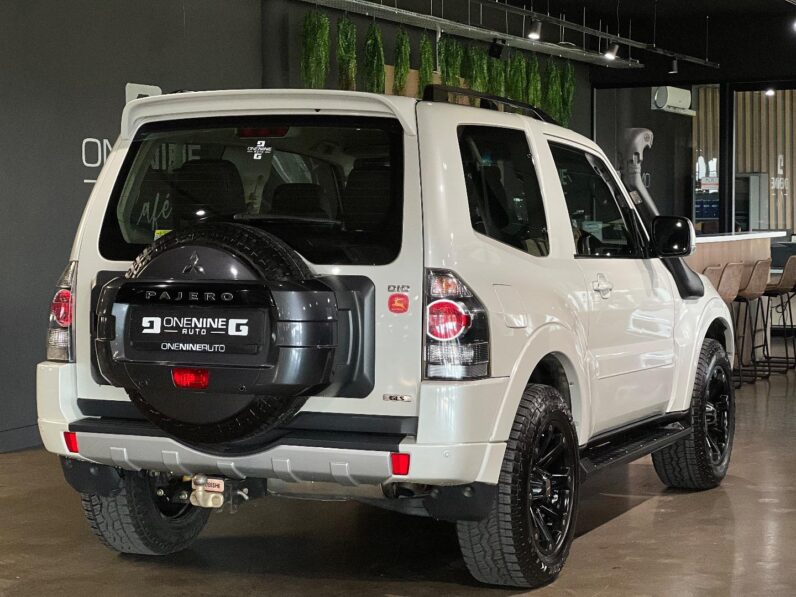 
								2020 Mitsubishi Pajero 3-Door 3.2DI-D GLS full									