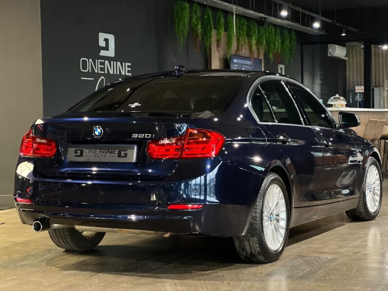 
								2013 BMW 3 Series 320i Luxury Auto full									