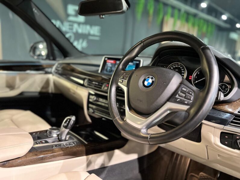 
								2018 BMW X5 xDrive50i Exterior Design Pure Experience full									