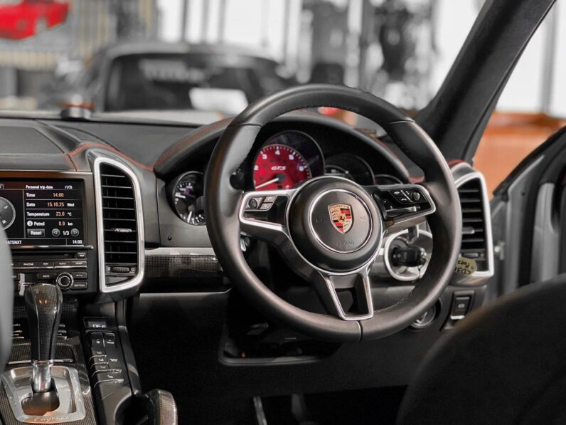 
								2016 Porsche Cayenne GTS full									
