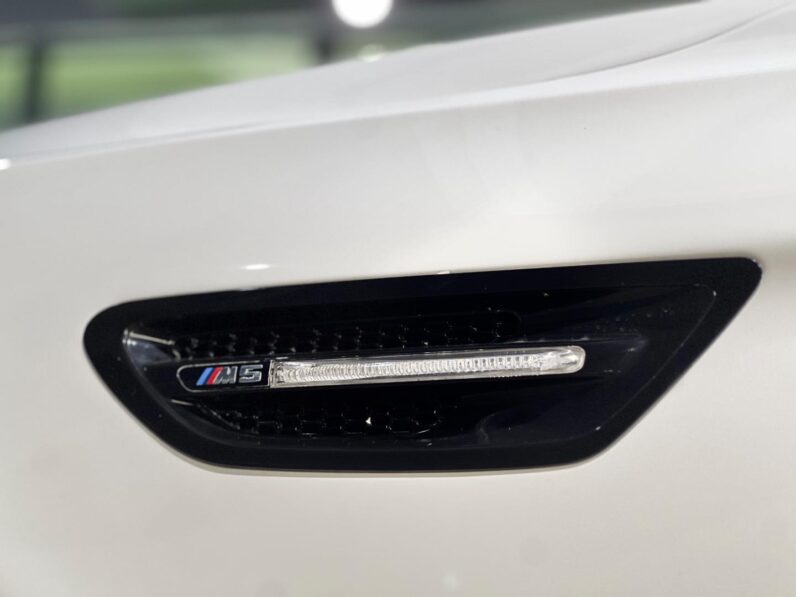 
								2013 BMW M5 Standard Edition full									