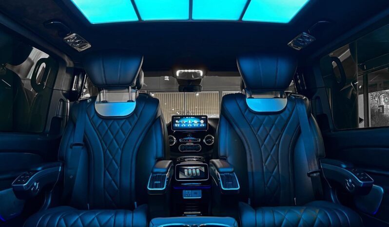 
								2020 Mercedes-Benz V-Class V300d Avantgarde AMG Line full									