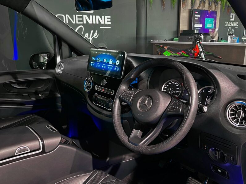 
								2020 Mercedes-Benz V-Class V300d Avantgarde AMG Line full									