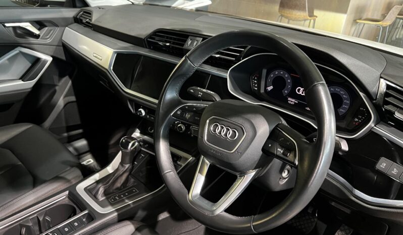 
								2023 Audi Q3 35TFSI full									