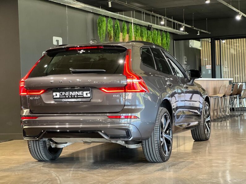
								2023 Volvo XC60 B6 AWD Ultimate Dark full									