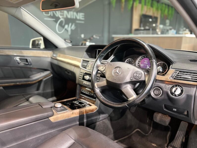 
								2010 Mercedes-Benz E-Class E300 Avantgarde full									