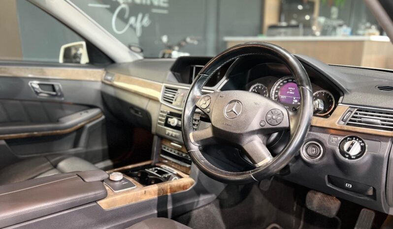
								2010 Mercedes-Benz E-Class E300 Avantgarde full									
